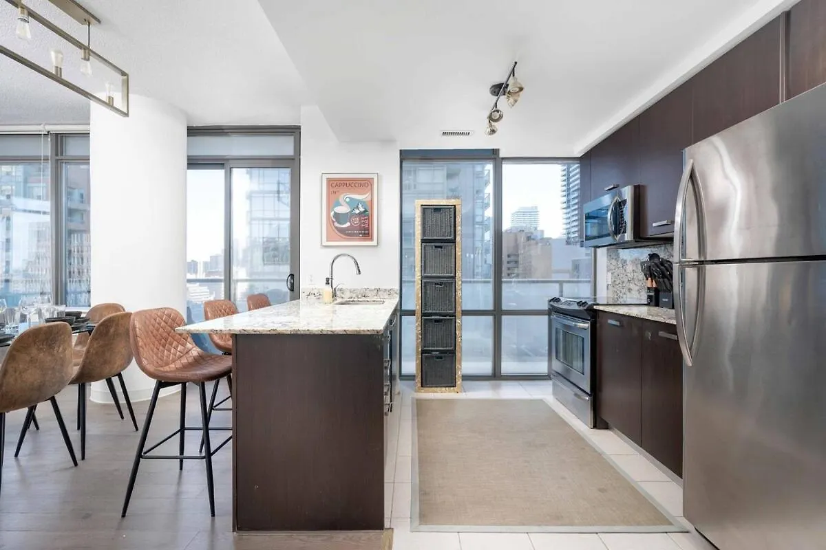 Beautiful 2Br 2Ba W 4 Beds Near Yorkville Bloor Toronto Apartament